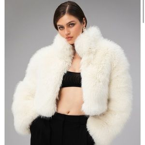 Alo yoga opulent faux fur in ivory cropped jacket